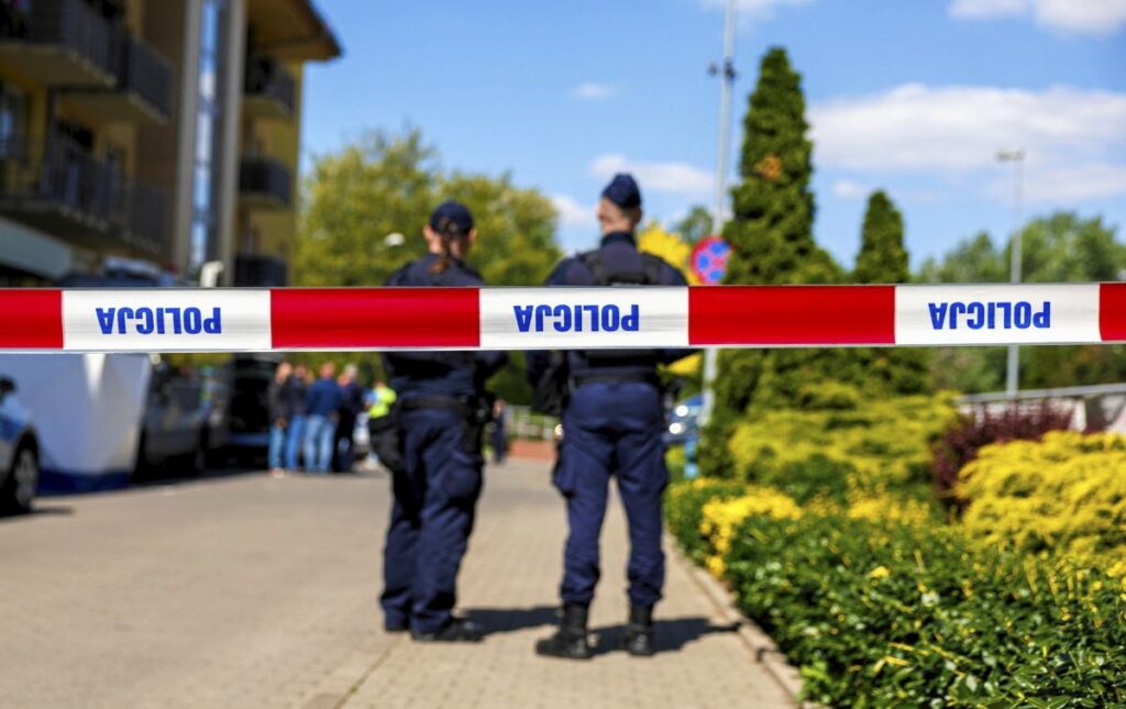 varsova da daireden yayilan koku sebebiyle yasanan trajik olay 68595