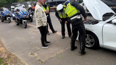 Varsova da kasti kazalarla sigorta dolandiriciligi yapan surucunun ehliyetine el konuldu 69429