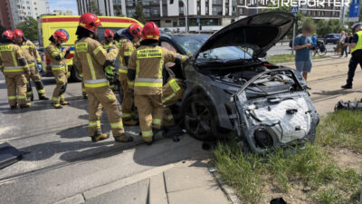 Varsova da nissan ile tramvay carpisti 1 yarali ve trafik aksamasi 68765
