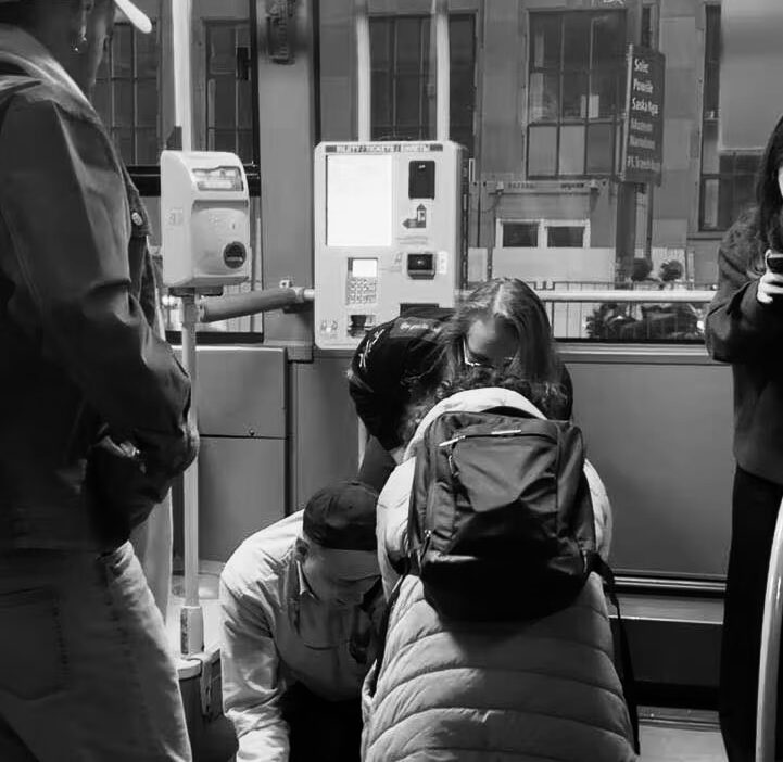 Varşova'da otobüste kalp krizi geçiren lise son sınıf öğrencisi karolina hayatını kaybetti 1 Varsova da otobuste kalp krizi geciren lise son sinif ogrencisi karolina hayatini kaybetti 68263