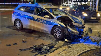 Varşova'da polis aracıyla otomobil çarpıştı: trafikte aksama 3 Varsova da polis araciyla otomobil carpisti trafikte aksama 68062