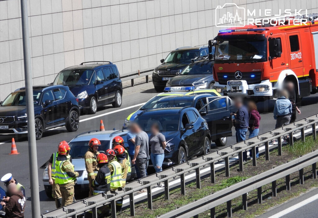 Varsova da s8 otoyolunda zincirleme carpisma trafik aksadi 67800