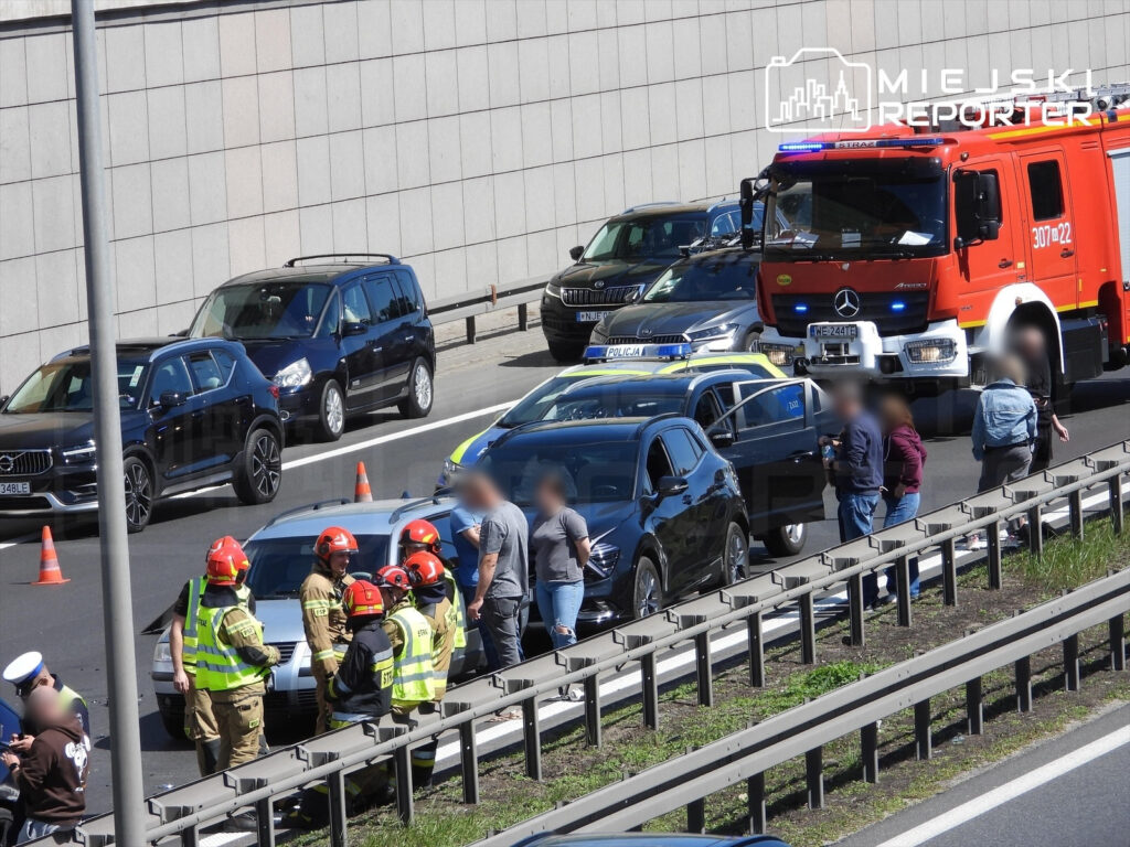 varsova da s8 otoyolunda zincirleme carpisma trafik aksadi 67800