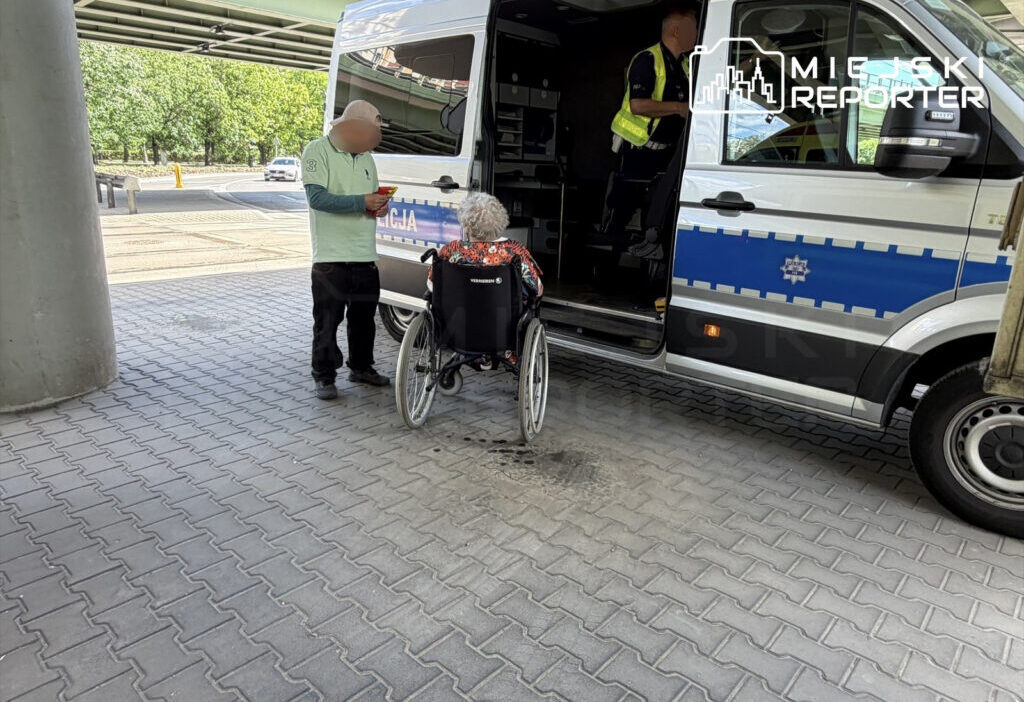 Varşova’da trafik kazası: yaya geçidinde tekerlekli sandalyeli kadına çarpıldı 1 Varsova da trafik kazasi yaya gecidinde tekerlekli sandalyeli kadina carpildi 73393