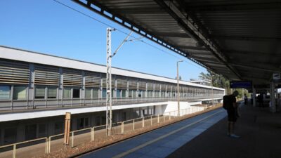 Varsova da tren hattinda ariza seferlerde gecikmeler ve yolcu tahliyesi 68525