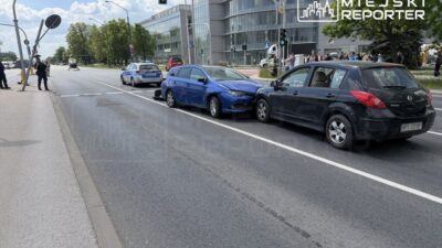 Varşova'da üç araçlı trafik kazası: bir kişi hastaneye kaldırıldı 4 Varsova da uc aracli trafik kazasi bir kisi hastaneye kaldirildi 72262