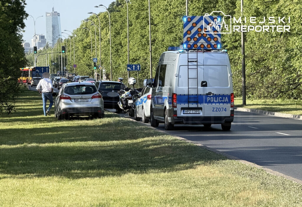 Varsova da uc resmi hizmet araci zincirleme kazaya karisti 73219