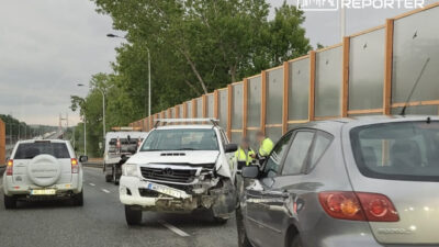 Varşova'da yağışlı hava kaza getirdi: płowiecka viyadüğünde i̇ki araç çarpıştı 2 Varsova da yagisli hava kaza getirdi p owiecka viyadugunde i ki arac carpisti 70256