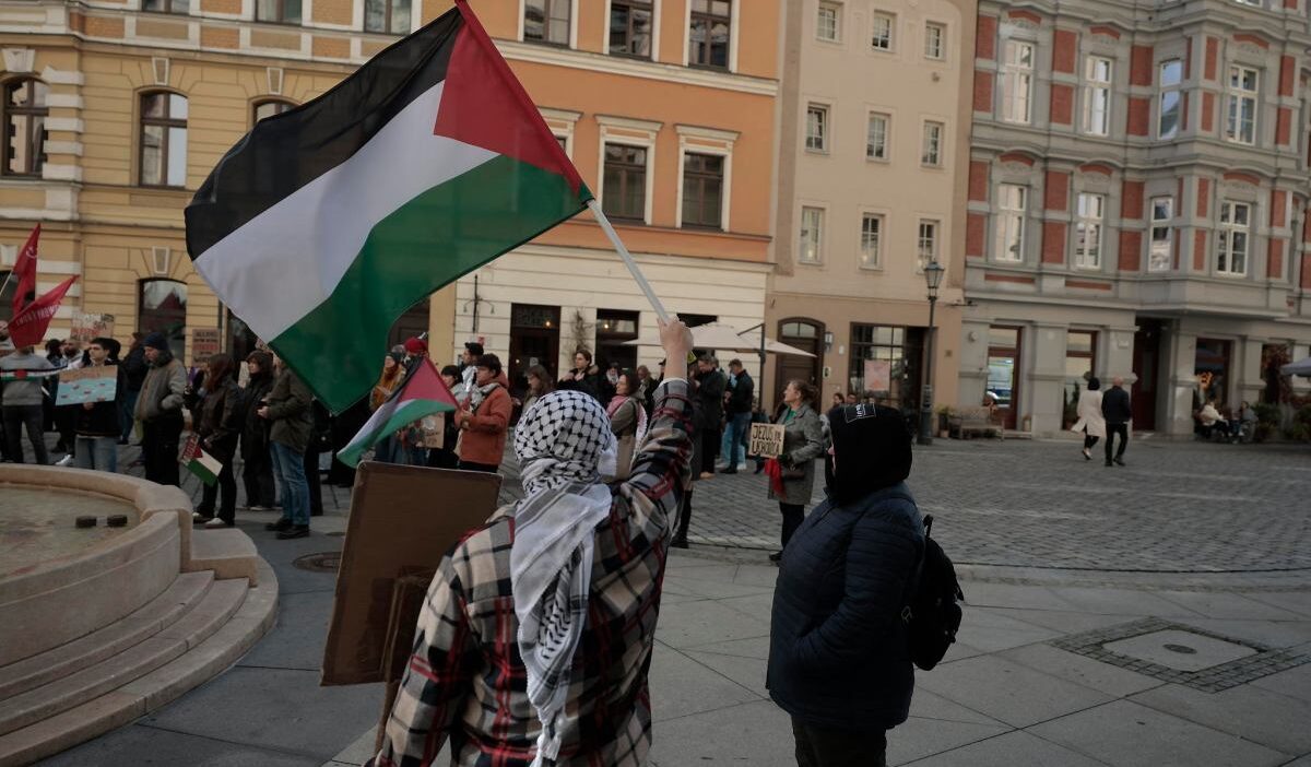 Varsova daki nexttech konferansi na i srailli i simlerin katilimi protestolara yol acti 72019