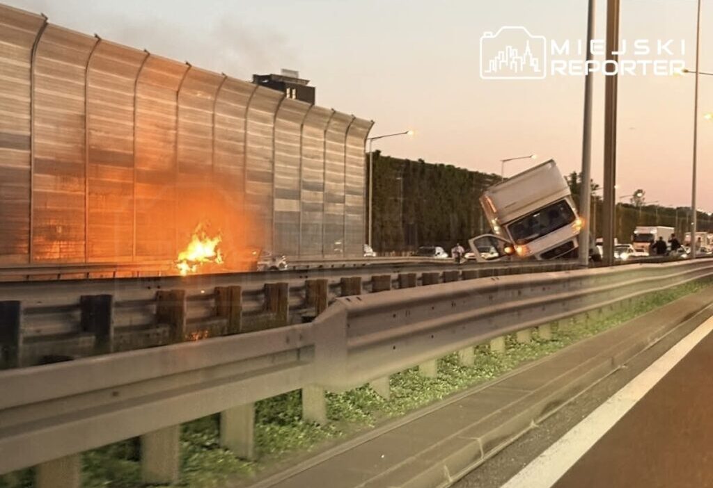 Varşova s8 karayolunda dört araçlı zincirleme kaza: bir yaralı 1 Varsova s8 karayolunda dort aracli zincirleme kaza bir yarali 73074