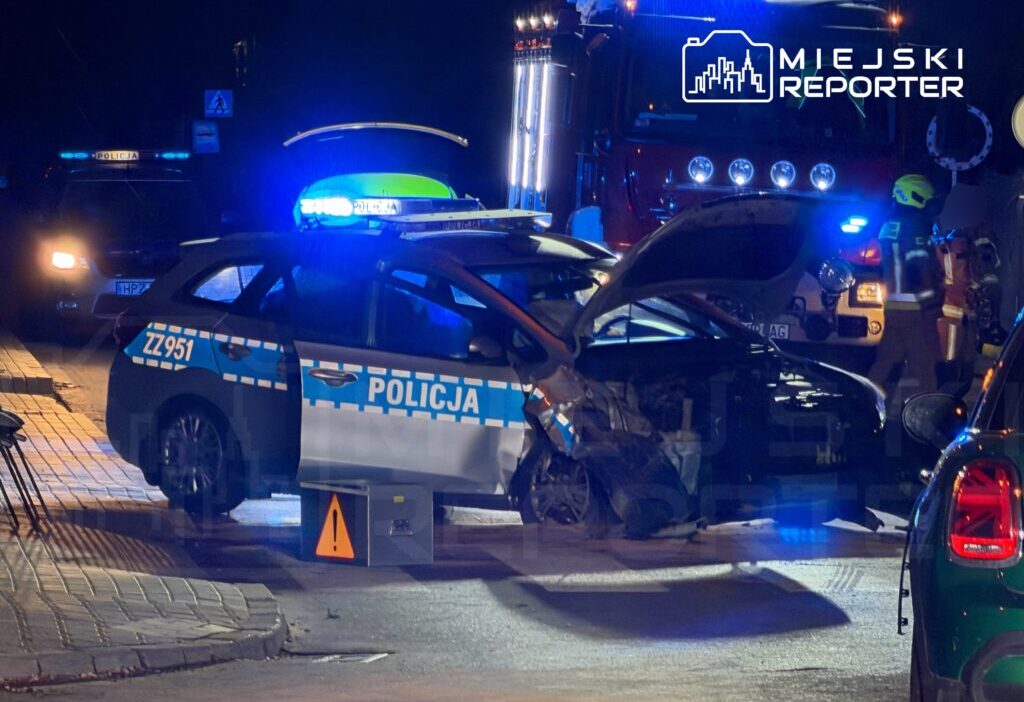 Varsova yakinlarinda polis araci ile otomobil carpisti 70152