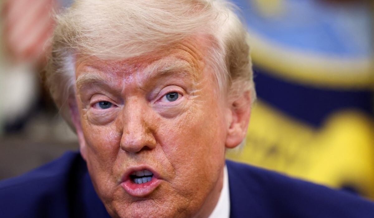 Abd baskani trump tan i ran a askeri mudahale tehdidi ve petrol altyapisini hedef alan aciklamalar 76020