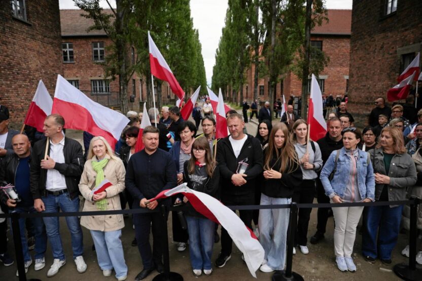 Auschwitz de anma toreni i lk polonyali mahkumlarin deportasyonu 86 yilinda hatirlandi 76869