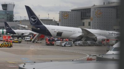 Frankfurt havalimani nda lufthansa dreamliner ucaginin on inis takimi coktu 74581