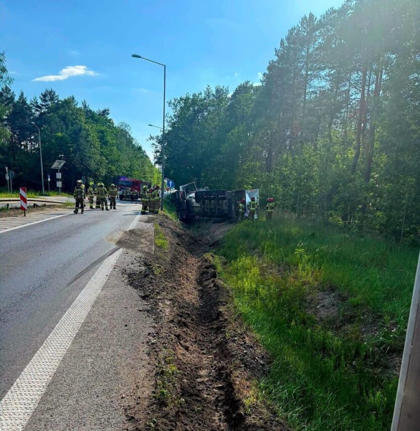 G ra kalwaria cevre yolunda trafik kazasi nedeniyle ulasimda aksamalar 75230