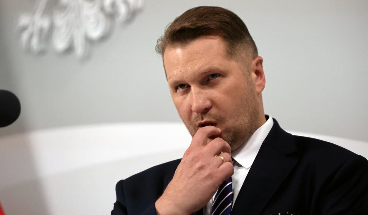 Hukuk ve siyaset perspektifinden przemysław czarnek: pis’in başbakan adayı üzerine kamuoyu tartışmaları 1 Hukuk ve siyaset perspektifinden przemys aw czarnek pis in basbakan adayi uzerine kamuoyu tartismalari 77770