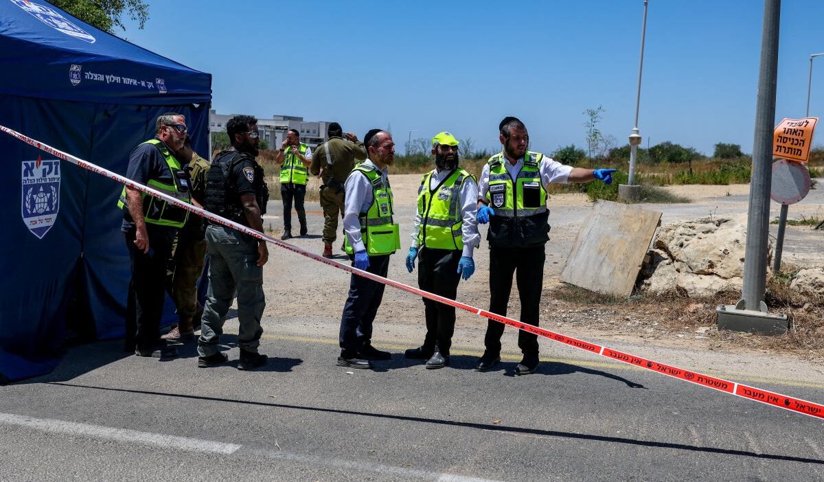 İsrail'de silahlı saldırı: ölü ve yaralılar var 1 I srail de silahli saldiri olu ve yaralilar var 74910