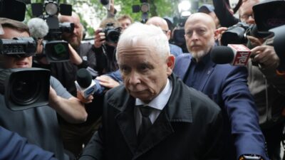 Jarosław kaczyński "i̇ki kule" soruşturması kapsamında ifade verdi 4 Jaros aw kaczy ski i ki kule sorusturmasi kapsaminda ifade verdi 75741