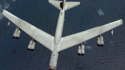 Kaliforniya daki edwards hava ussu nde b 52 bombardiman ucagi kaza yapti 77358