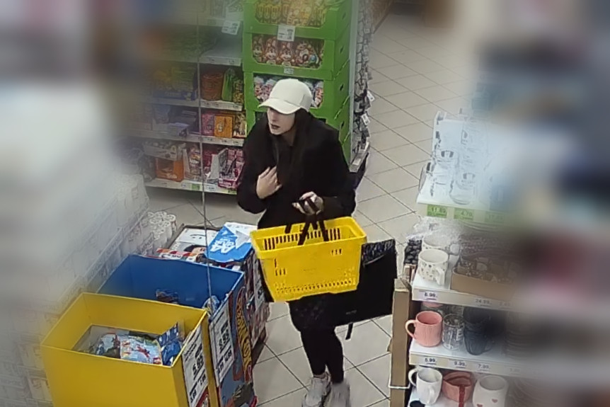 Mława emniyeti hırsızlık şüphelisi bir kadının kimliğinin tespiti için çalışma başlattı 1 M awa emniyeti hirsizlik suphelisi bir kadinin kimliginin tespiti icin calisma baslatti 78641