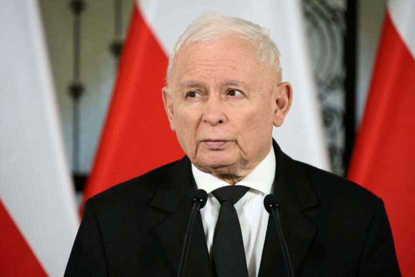 Pis i cindeki derneklesme egilimi ve jaros aw kaczy ski nin tavri 76086