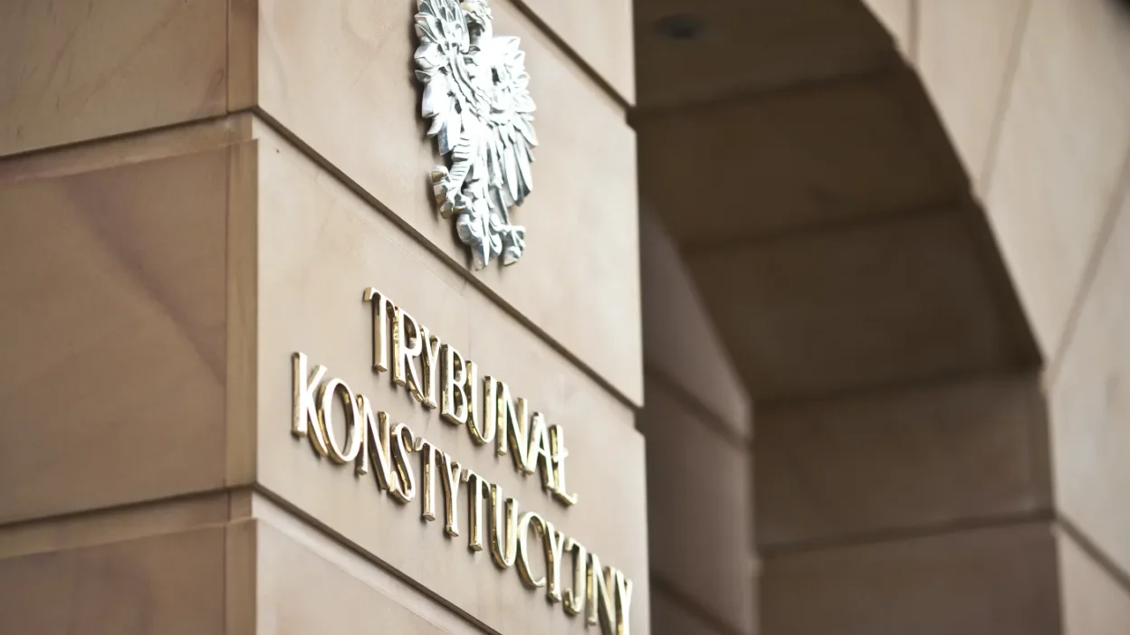 Polonya anayasa mahkemesi nden muhalefet milletvekillerinin katilamadigi muhasebe yasasi i cin i ptal karari 77593