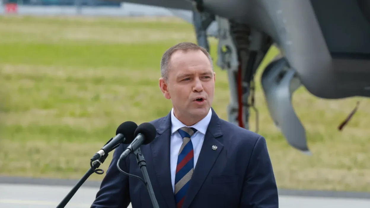 Polonya cumhurbaskani nawrocki den abd deki askeri us gorusmeleri i cin bakan kosiniak kamysz a cagri 77522