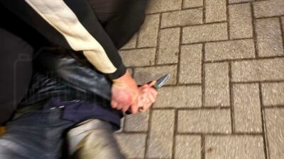 Polonya’da görev dışı bir zabıta memuru bıçaklı saldırganı etkisiz hale getirdi 2 Polonya da gorev disi bir zabita memuru bicakli saldirgani etkisiz hale getirdi 76189