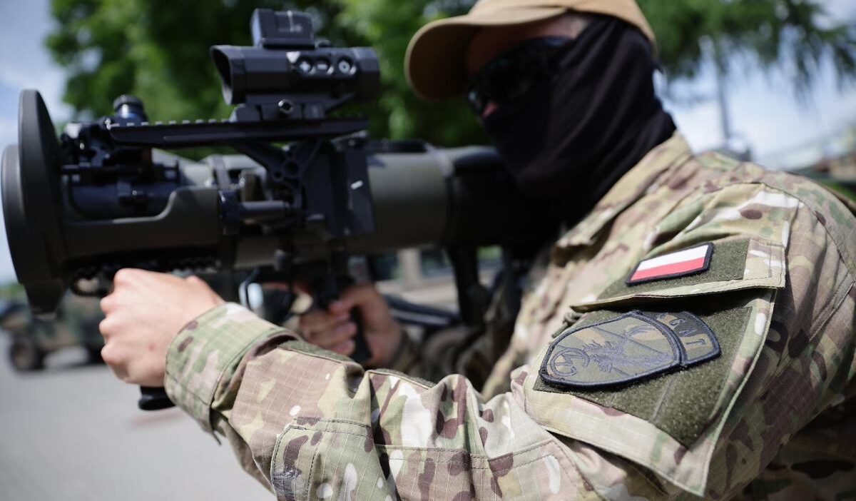Polonya da ozel kuvvetler personelinin fotograflarinin paylasilmasi tartisma yaratti 74590