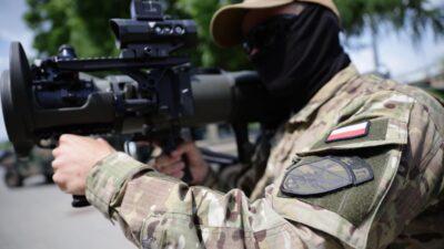 Polonya da ozel kuvvetler personelinin fotograflarinin paylasilmasi tartisma yaratti 74590