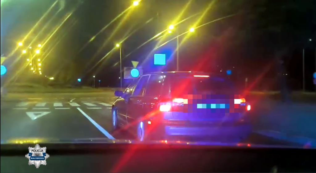 Polonya’da polise yakalanmamak i̇çin 50 kilometre kaçan uyuşturucu etkisindeki sürücü yakalandı 1 Polonya da polise yakalanmamak i cin 50 kilometre kacan uyusturucu etkisindeki surucu yakalandi 75099