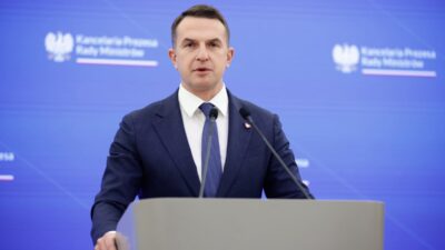 Polonya da rus muhalif sanatci silahli saldirida hayatini kaybetti 77723