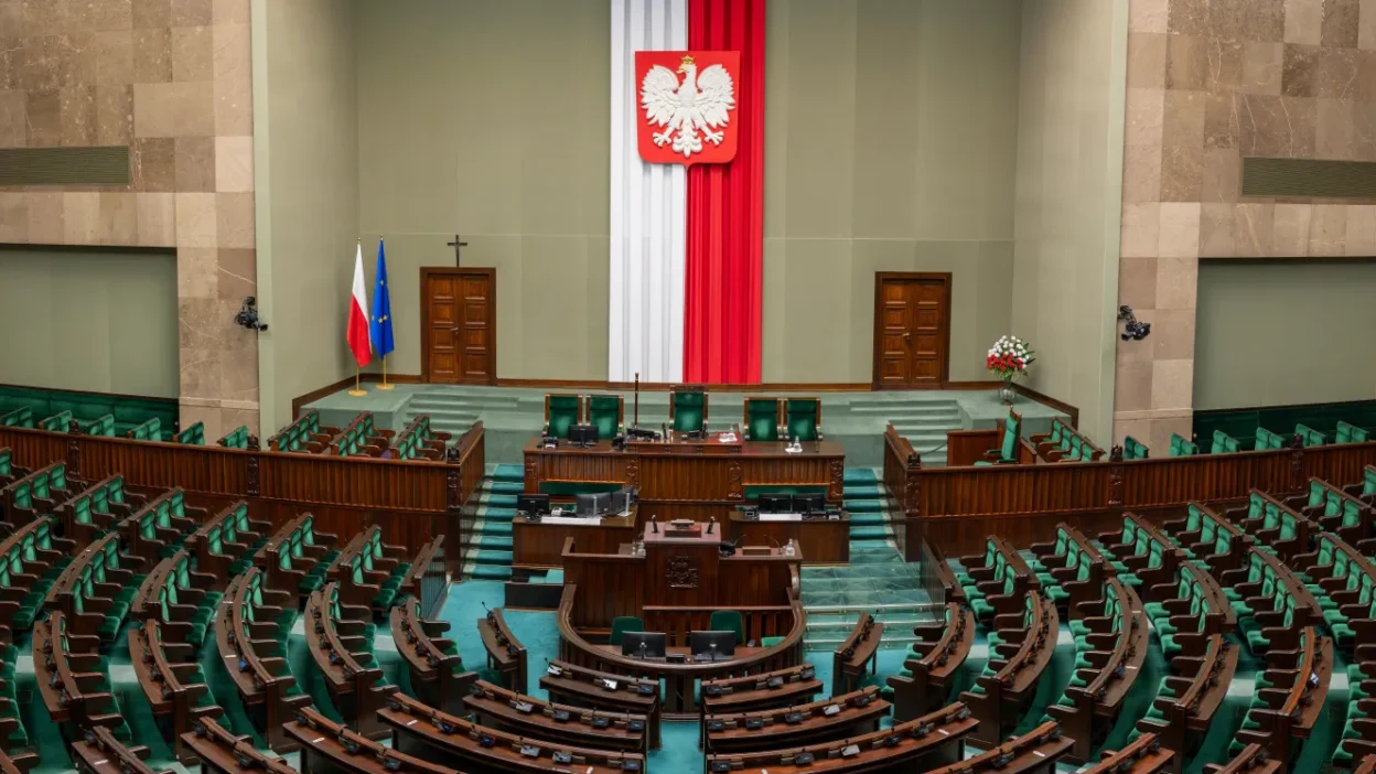 Polonya da yargi reformu kurator hizmetleri ve slapp karsiti yasal duzenlemeler meclis te kabul edildi 75886