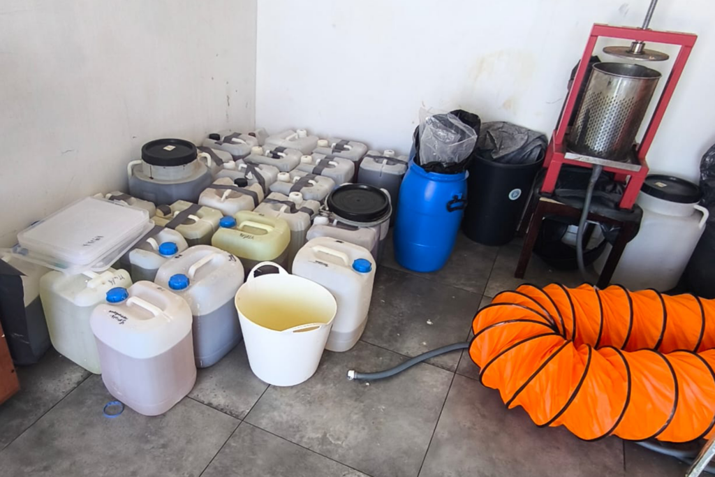 Polonya’da yasa dışı sentetik uyuşturucu üretim laboratuvarı çökertildi 1 Polonya da yasa disi sentetik uyusturucu uretim laboratuvari cokertildi 75593