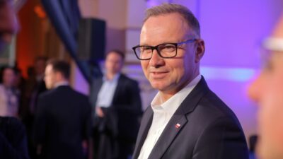 Polonya da zeledski ye verilen beyaz kartal nisani tartismasi 74326