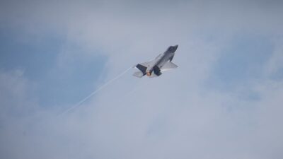 Polonya hava kuvvetleri envanterine katilan f 35 ler i cin ulke genelinde gosteri ucusu duzenlendi 76241
