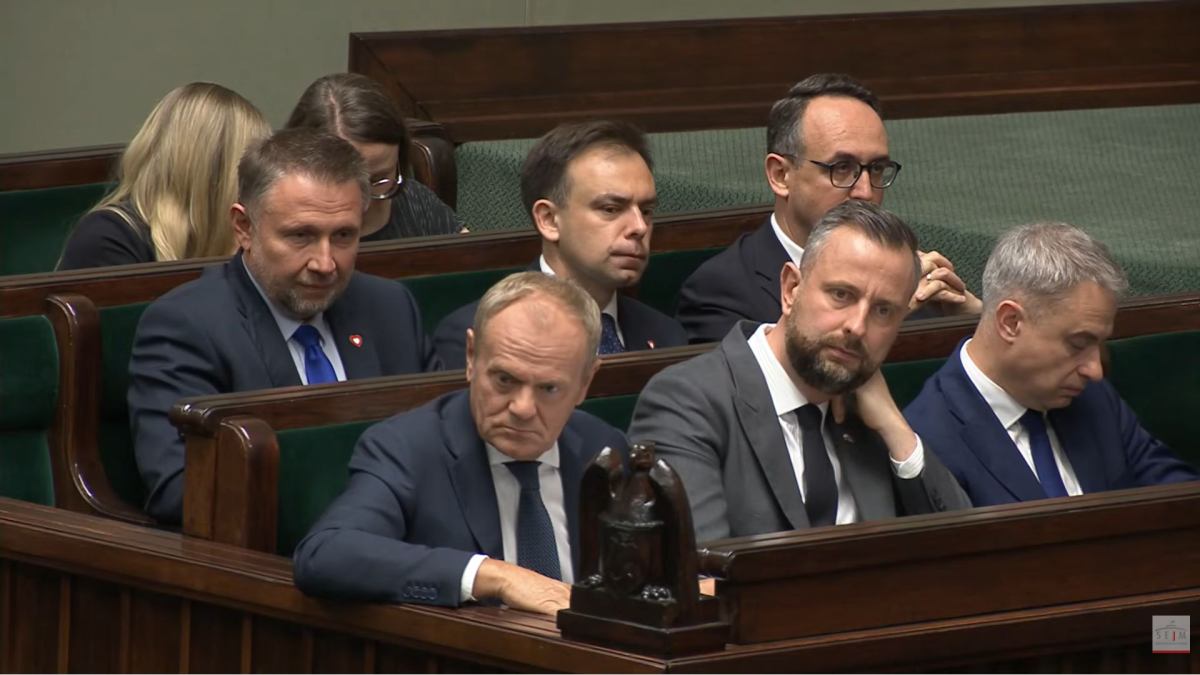 Polonya meclisi nde i cisleri bakani marcin kierwi ski icin gensoru gorusmesi 75624