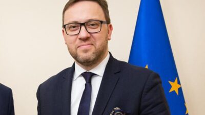 Polonya nin eski ukrayna buyukelcisi cichocki devlet nisanini i ade etti 74168
