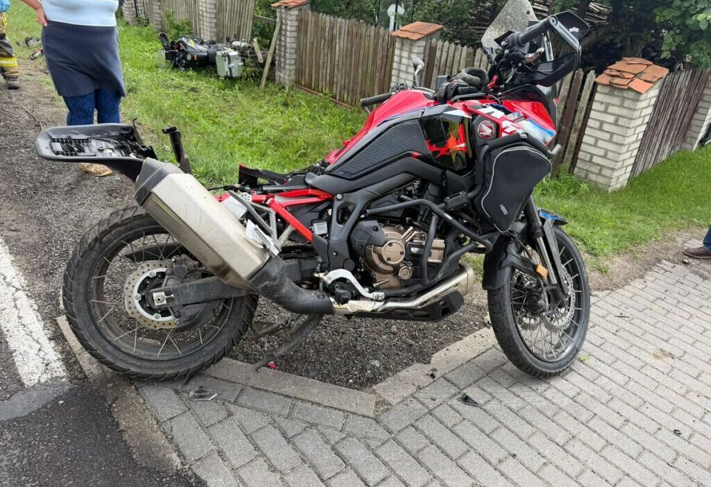 Polonya nin myszyniec bolgesinde i ki motosikletin karistigi trafik kazasi 77671