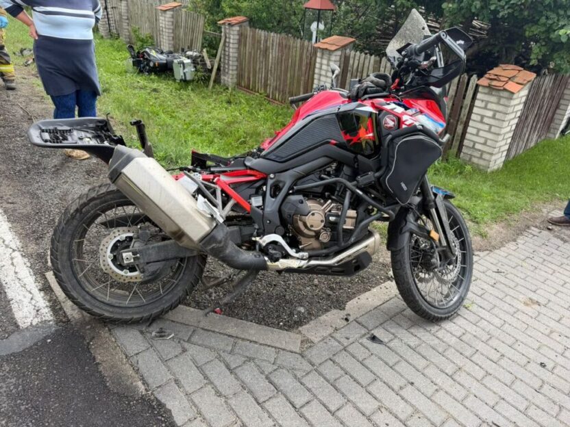 Polonya nin myszyniec bolgesinde i ki motosikletin karistigi trafik kazasi 77671