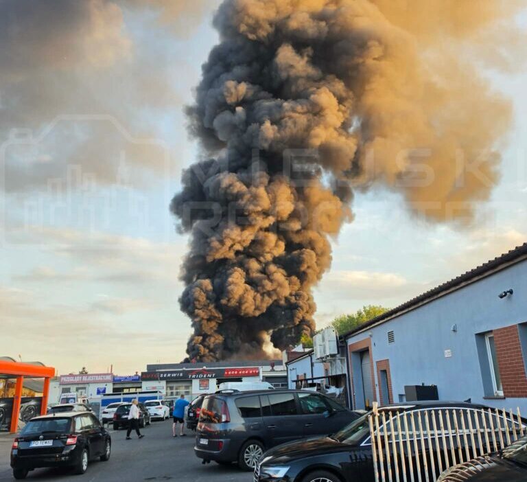 Polonya nin p ock sehrinde depo ve ofis binasinda yangin 74171