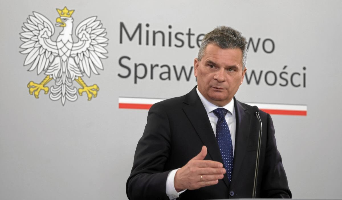 Polonya parlamentosu komisyonu zbigniew ziobro nun dokunulmazliginin kaldirilmasi i cin onay verdi 75705