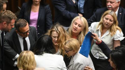 Polonya parlamentosu'nda milletvekili katarzyna piekarska fenalaştı 3 Polonya parlamentosu nda milletvekili katarzyna piekarska fenalasti 78561