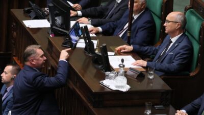 Polonya parlamentosunda sert tartışma: siyasi gruplar arasında "vatan hainliği" suçlamaları 2 Polonya parlamentosunda sert tartisma siyasi gruplar arasinda vatan hainligi suclamalari 75364