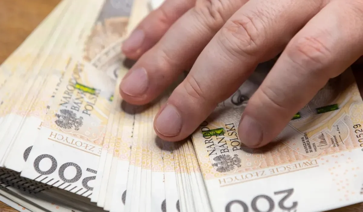 Polonya saglik sektorunde temmuz ayi i tibariyla maas artislari kesinlesti 78655