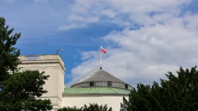 Polonya sejm komisyonu nda sarlatan yasasi tasarisi i cin i lk onay 78186