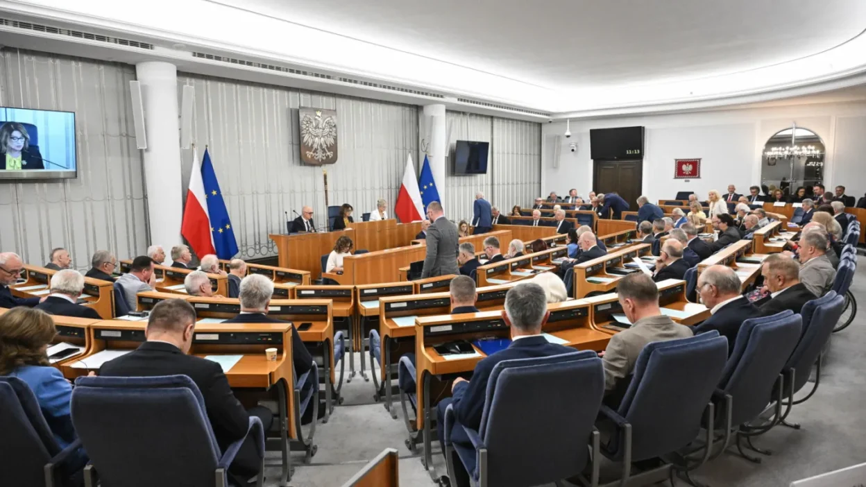 Polonya senatosu ndan ogrenci haklari ve yukumluluklerini duzenleyen yasa onayi 75771