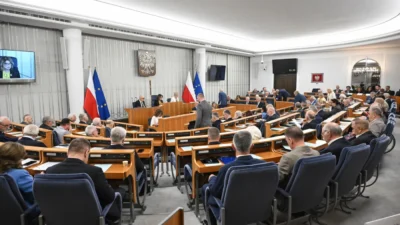Polonya senatosu ndan ogrenci haklari ve yukumluluklerini duzenleyen yasa onayi 75771
