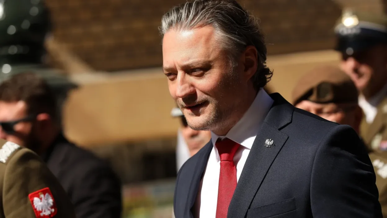 Polonya ulusal guvenlik burosu ndan varsova berlin savunma anlasmasi na asimetri elestirisi 78165