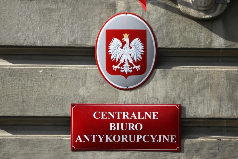 Polonya yolsuzlukla mucadele burosu cba yoneticilerine yasa disi dinleme suclamasi 76528